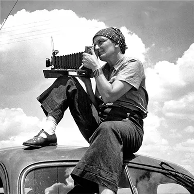 Dorothea Lange Taking a photo